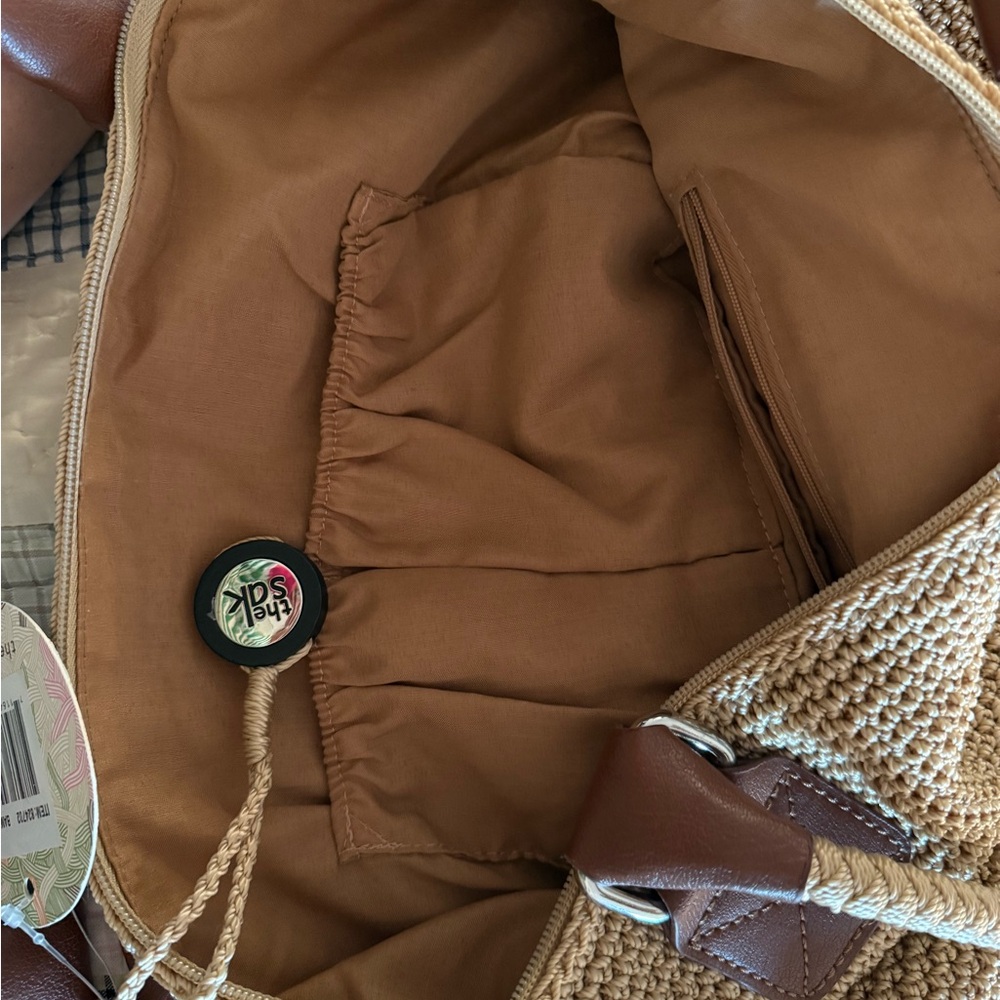 Effortless Style Meets Everyday Functionality: The Sak Crochet Hobo Bag - Picture 6 of 8